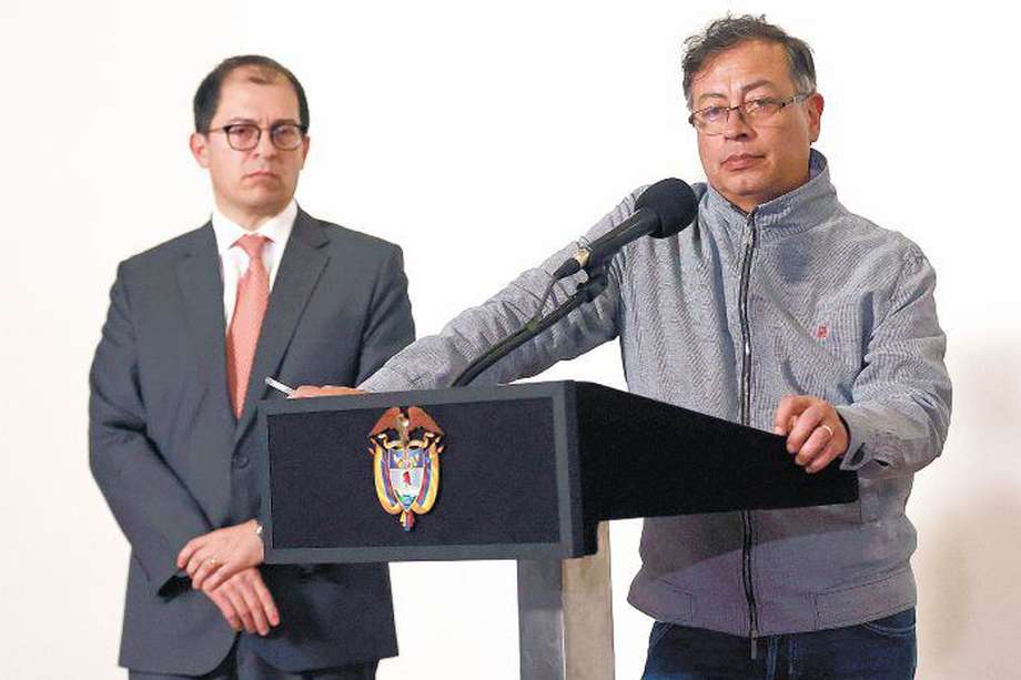 El presidente Gustavo Petro y el fiscal general Francisco Barbosa sostuvieron un duro rifirrafe a través de medios de comunicación y redes sociales. 
