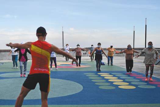Las actividades físicas son lideradas por personal del IDRD. / Jose Vargas - El Espectador