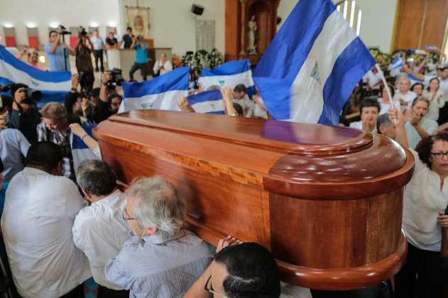 Sandinistas profanan misa de cuerpo presente del poeta Ernesto Cardenal en Nicaragua