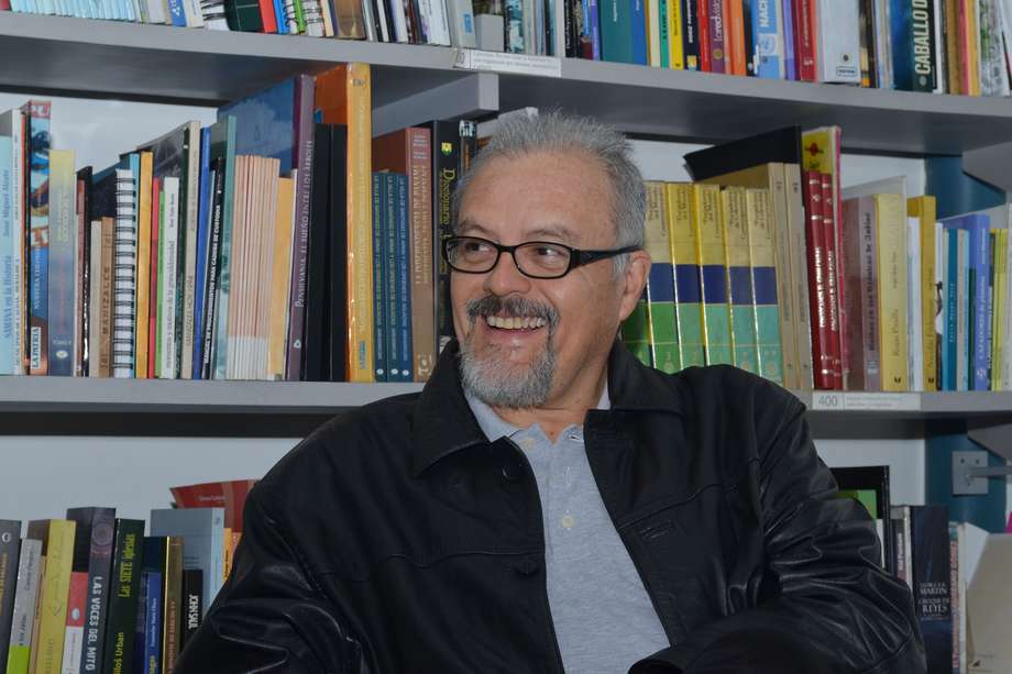 Orlando Mejía Rivera ha publicado veintiocho libros en las áreas de novela, cuento, minificción, poesía, ensayo científico, ensayo literario, ensayo de divulgación científica, ensayo biográfico, ensayo epistemológico e historia de la medicina.