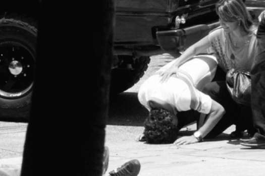 Esta escena la captó un fotógrafo de “El Heraldo” en el sitio donde mataron al hijo de Carlos Rodríguez. / El Heraldo