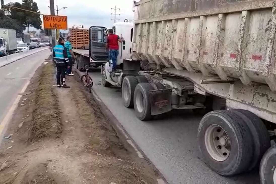 Este factor se suma a la temporada de lluvias, la cual en los últimos días también ha afectado el flujo vehicular del sector.