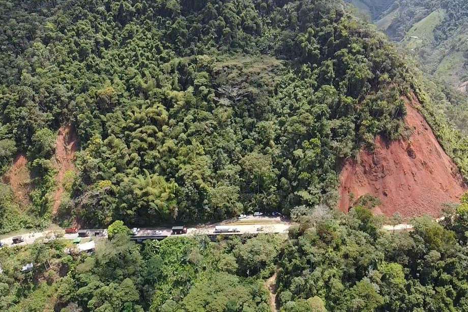 Imagen de la vía entre Medellín y Boogtá a la altura del municipio de San Luis.