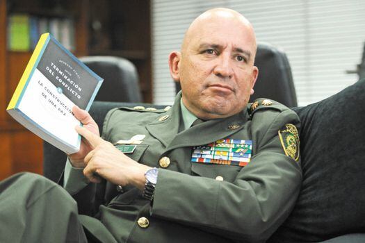 Además de participar en la negociación, el general Pico leyó las 310 páginas del acuerdo para analizar las tareas de la Policía en el posconflicto. / Cristian Garavito