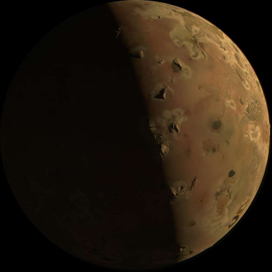 Las increíbles imágenes de Ío, la luna volcánica de Júpiter, publicadas por la NASA