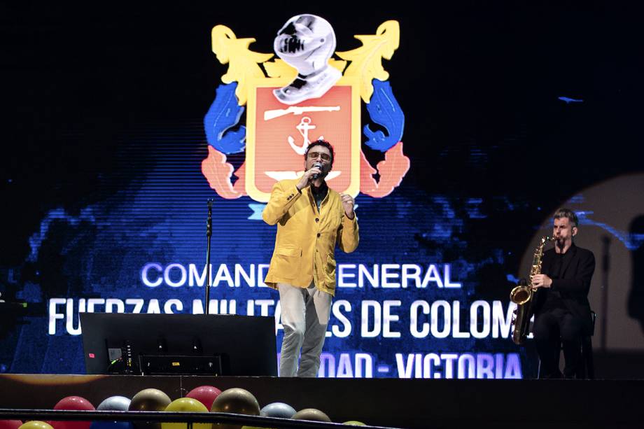 Cepeda interpretó sus canciones apoyando campaña para convertir armas en objetos útiles