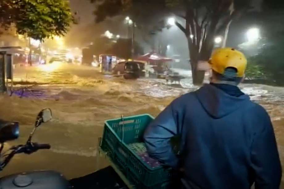 Fuertes lluvias generaron emergencia por inundaciones en más de seis barrios en Medellín