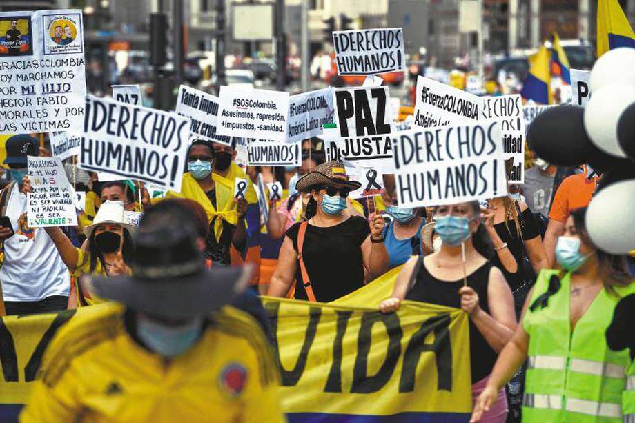 Bogotá, Medellín, Cali, Bucaramanga y otras ciudades del país convocaron a nuevas manifestaciones. / AFP / OSCAR DEL POZO
