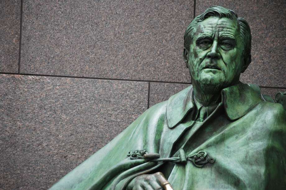 Detalle del monumento al presidente de los Estados Unidos Franklin Delano Roosevelt, que con el "New Deal" logró recuperar a su país de la Gran Depresión.