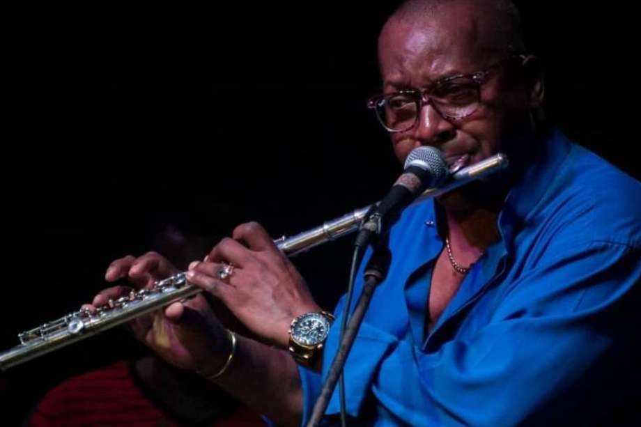 José Luis Cortés es una de las caras más visibles del llamado “bum” de la salsa durante la década de 1990, y creador de la “nueva escuela” de cantantes y flautistas de música popular cubana.