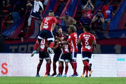 Jugadores de Medellín celebrando uno de los goles contra Equidad por los cuadrangulares de la Liga BetPlay.