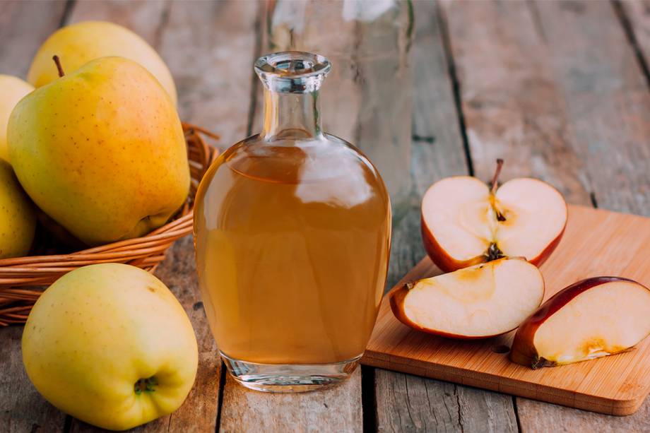 El vinagre de manzana es uno de los más eficientes alimentos contra el mal aliento.