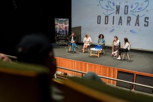Conversatorio entre los directores del documental 'No Odiarás' y sus protagonistas.