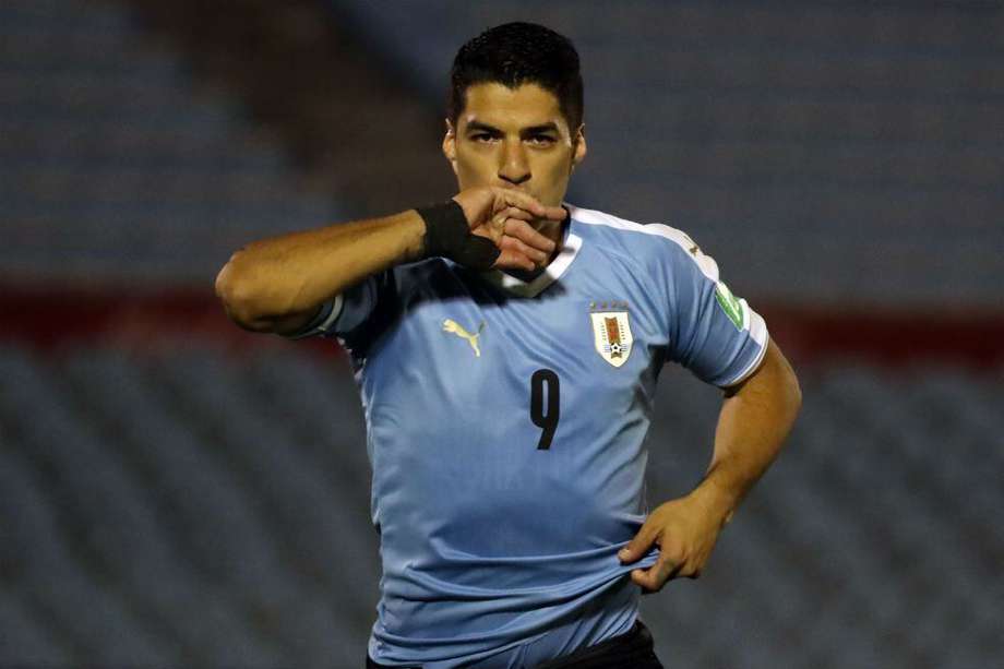 Suárez anotó el primer tanto de la selección uruguaya.