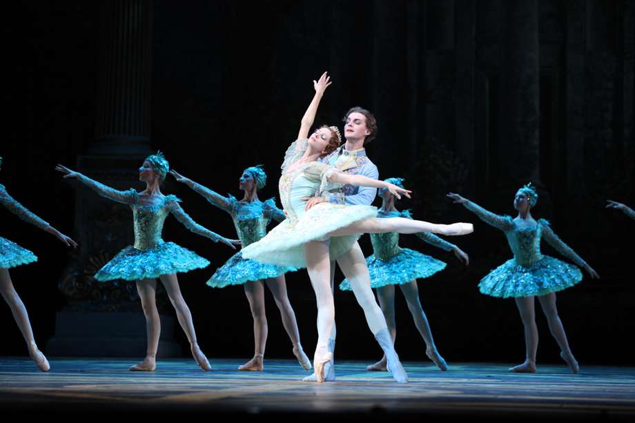 El International Classical Ballet cuenta con algunos de los solistas más importantes del mundo, como  Daria Bochkova y Alexander Volchkov.