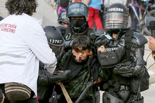 Durante las diversas manifestaciones que se presentan en Bogotá, la policía despliega el ESMAD, la mayor queja de la ciudadanía son las detenciones arbitrarias. 