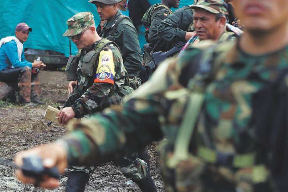 Integrantes de la disidencia de las FARC, entre ellos su comandante general Iván Mordisco. EFE/Ernesto Guzmán
