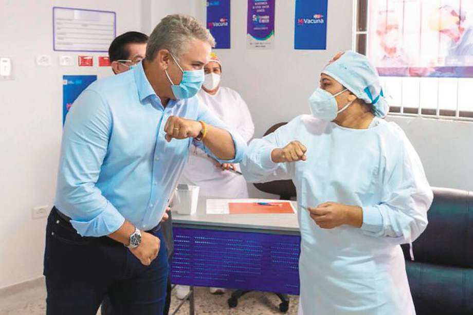 Verónica Machado, enfermera jefe en un hospital de Sincelejo, fue la primera persona vacunada en Colombia. / Presidencia