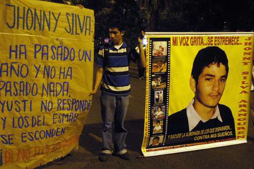 Estudiantes de la Universidad del Valle conmemoran el primer año del asesinato de Jhonny Silva.