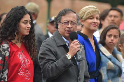 El candidato presidencial Gustavo Petro, en compañía de su familia.