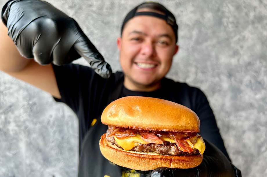 La SanturRONa es la hamburguesa con la que el restaurante Santo Remedio de Tunja compite en el Burger Máster 2022.