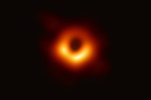 Primera imagen conocida de un agujero negro. 