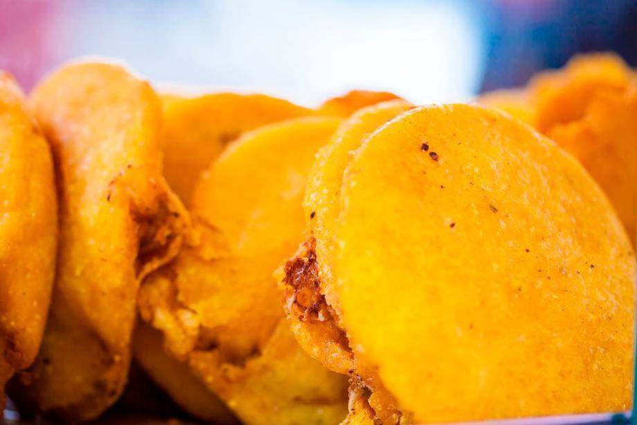 La arepa de huevo (llamada coloquialmente arepa'e huevo) es un alimento típico de la Región Caribe de Colombia. 