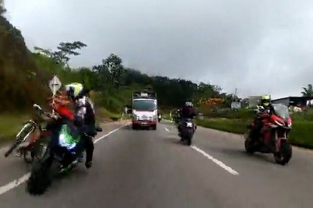 Motociclista arrolló a ciclista en la vía Bogotá-Villeta