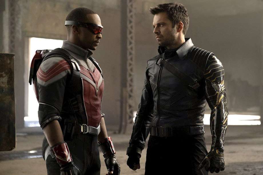 Fotografía de Marvel Studios donde aparecen Anthony Mackie (i) como Falcon y Sebastian Stan como Soldado del Invierno, durante una escena de “Falcon y el Soldado del Invierno”.