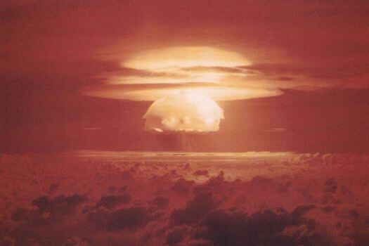 La prueba nuclear de Castle Bravo se detonó en la atmósfera encima del atolón Bikini de las Islas Marshall.