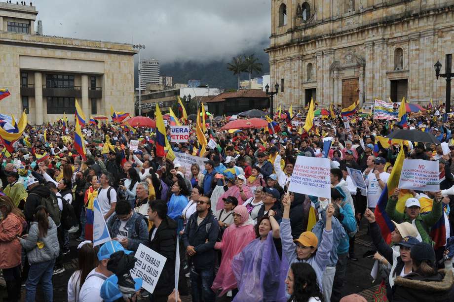 Imagen de las manifestaciones en la Plaza de Bolívar, en Bogotá.