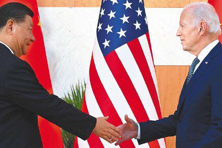 US President Joe Biden (R) and China's President Xi Jinping (L) shake hands as they meet on the sidelines of the G20 Summit in Nusa Dua on the Indonesian resort island of Bali on November 14, 2022.
 (Photo by SAUL LOEB / AFP)
