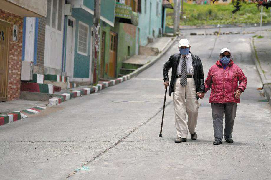 En 2020, el 45,5 % de las personas diagnosticadas con una enfermedad crónica en Colombia tenían 60 años o más.