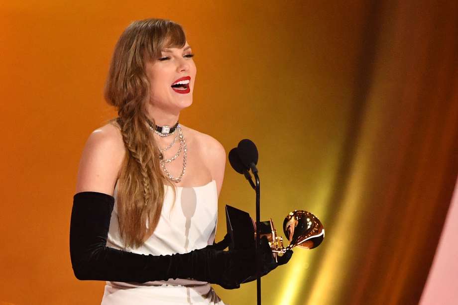 Taylor Swift recibe Grammy a Mejor álbum de pop vocal.