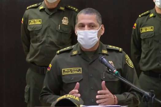El general de la Policía de Bogotá, Hoover Penilla, responde a los cuestionamientos por la compra de seis aviones.