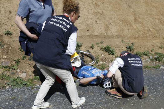 Michael Goolaerts sufrió un paro cardiorrespiratorio durante su participación en la París Roubaix.  / EFE