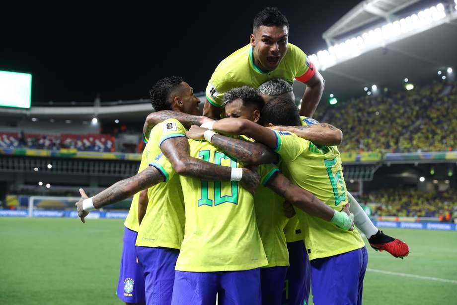 Los jugadores de Brasil celebran su triunfo contra Bolivia. 