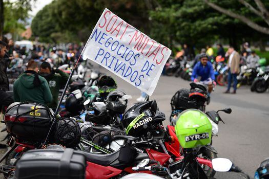 Las motos son las principales causantes de accidentes en Colombia, pero el Gobierno parece de manos atadas por el fuerte «lobby» de los motociclistas.