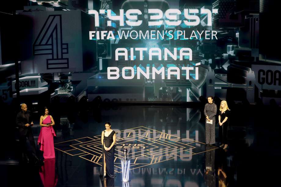 La española Adriana Bonmatí fue elegida como la mejor futbolista del mundo.