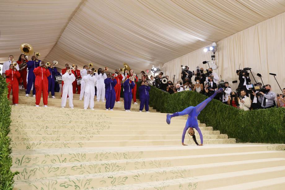 NEW YORK, NEW YORK - SEPTEMBER 13: Gymnast Nia Dennis attends The 2021 Met Gala Celebrating In America: A Lexicon Of Fashion at Metropolitan Museum of Art on September 13, 2021 in New York City.   Mike Coppola/Getty Images/AFP (Photo by Mike Coppola / GETTY IMAGES NORTH AMERICA / Getty Images via AFP)