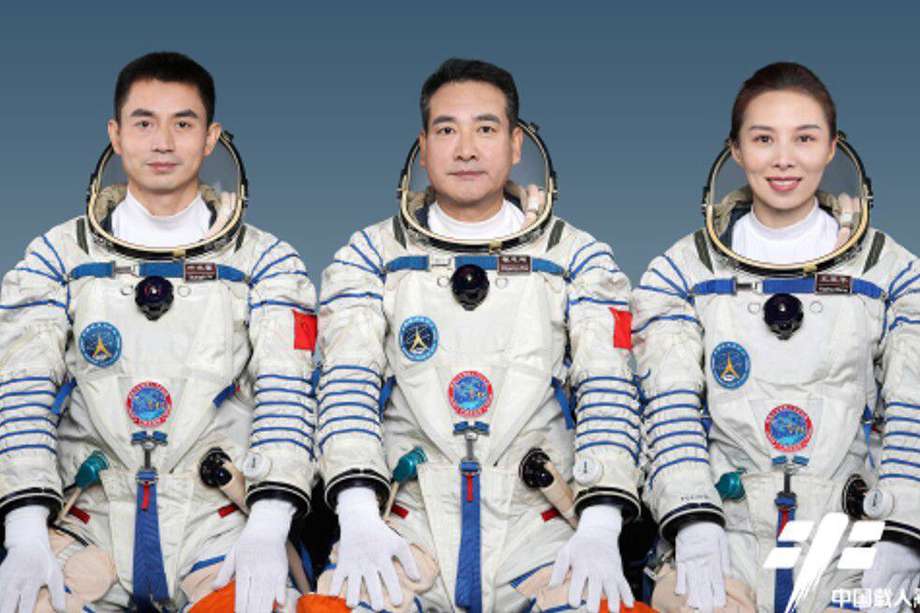 Ellos son Zhai Zhigang, Wang Yaping y Ye Guangfu, tripulantes a bordo de la misión.