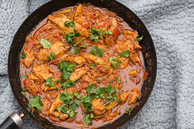 Pollo al curry: prepara esta receta en 10 minutos
