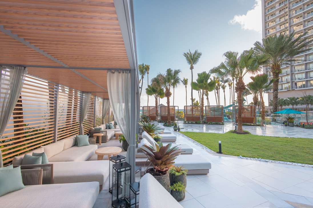Recientemente el hotel inauguró "Cabanas", un espacio en el área de las piscinas, solo para adultos ideal para tomar el sol, refrescarse con un coctel y disfrutar del paisaje.
