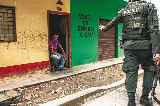 “Cédula comunitaria”: la nueva estrategia de control de las disidencias de las Farc en Cáceres, Antioquia