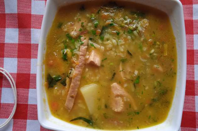 Con un toque de tradición: esta es la receta para cocinar una sopa de menudencias