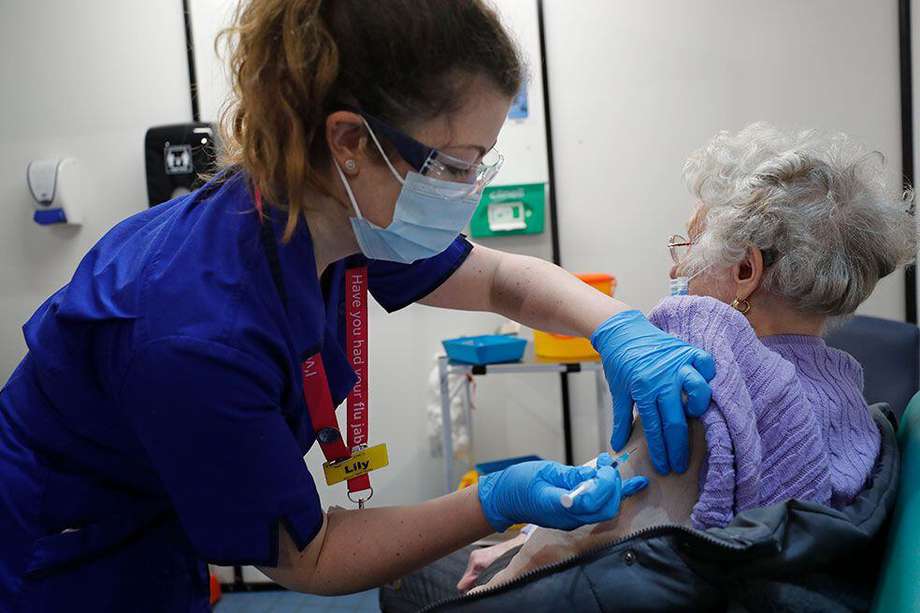 Reino Unido comenzó la vacunación masiva contra el COVID-19 en diciembre de 2020.