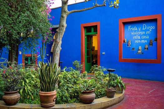 Emblemática “casa azul” de Frida Kahlo.