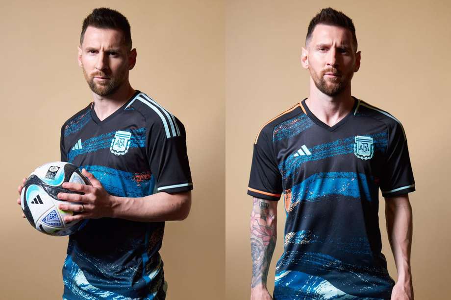 Lionel Messi posó con la camiseta de la selección femenina de Argentina