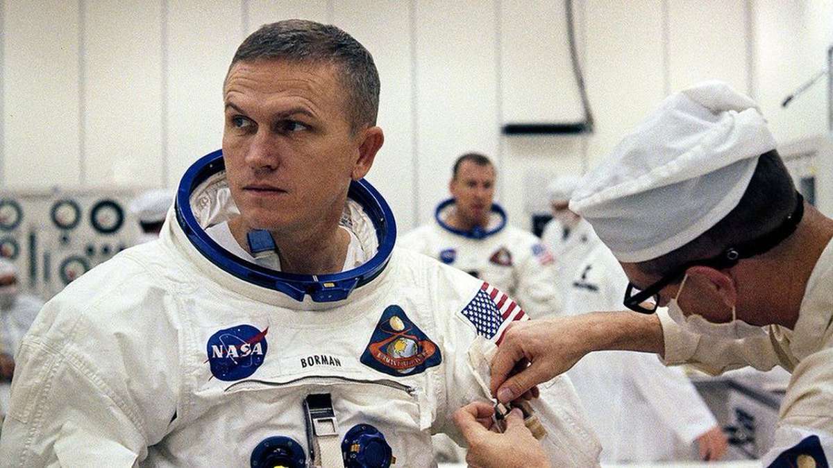 Frank Borman, the astronaut who led the first mission to orbit the moon, has died at the age of 95. Today’s news |