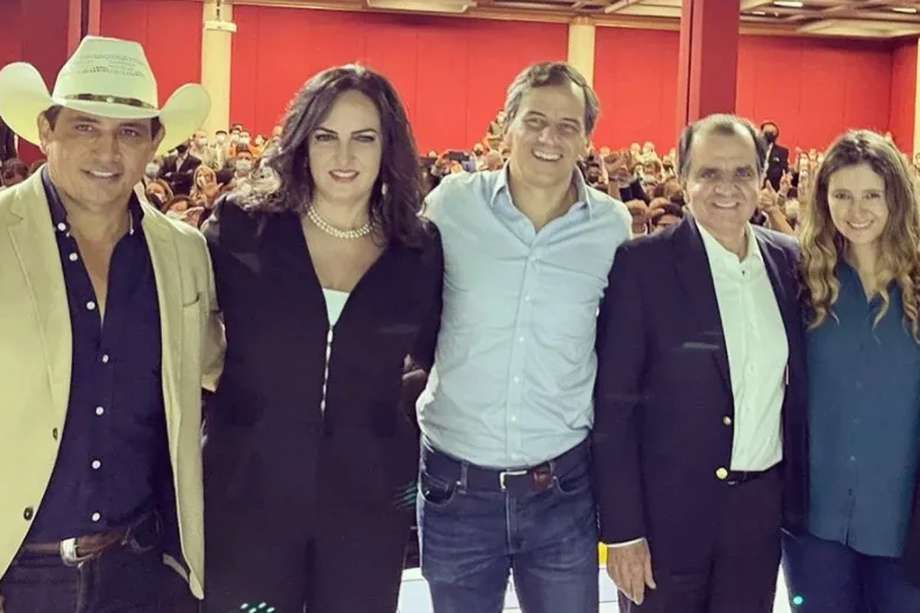 Alirio Barrera, María Fernanda Cabal, Rafael Nieto, Óscar Iván Zuluaga y Paloma Valencia, los cinco precandidatos presidenciales del Centro Democrático.